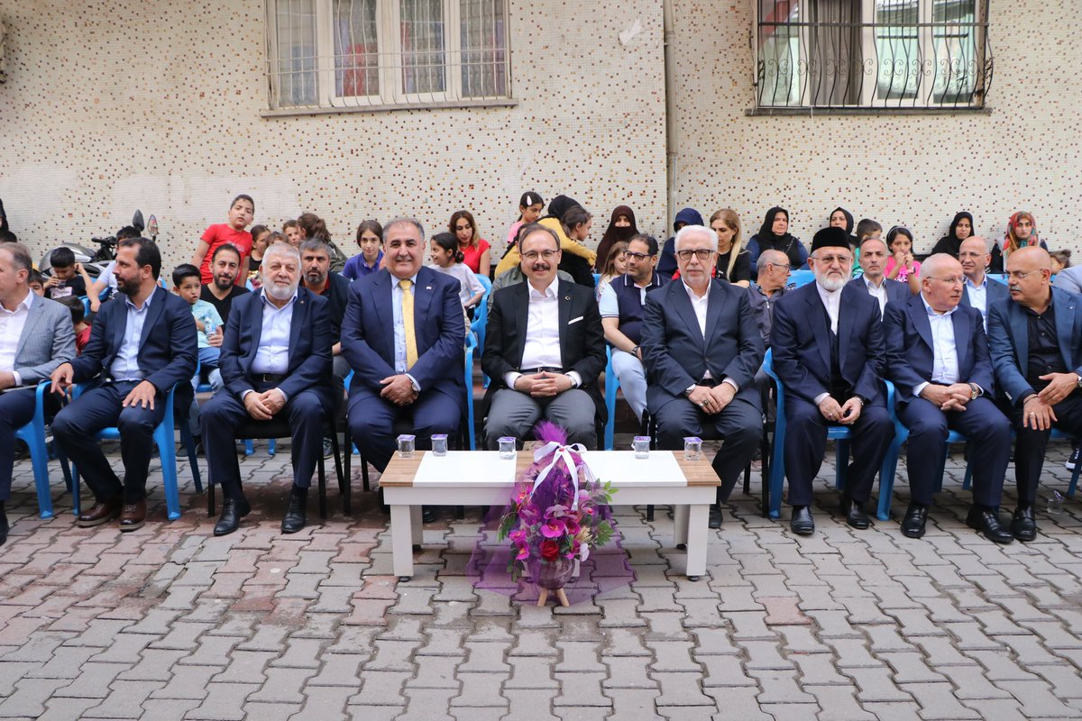 Valimiz ve Belediye Başkan Vekilimiz Sayın <a href="/Dr_KemalKzlkaya/">Dr. Kemal KIZILKAYA</a> , Deniz Feneri Derneği #Siirt Temsilciliği Giyim Mağazası’nın açılış törenine katıldı.

İhtiyaç sahibi vatandaşlarımıza ücretsiz hizmet verecek olan mağazanın açılışını yapan 
Vali Kızılkaya, mağazanın hayırlı olmasını