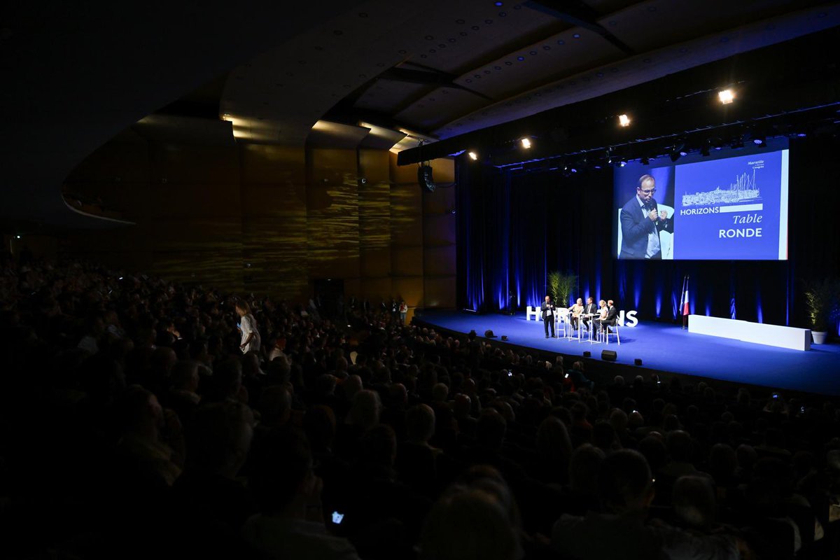 Il n’y a rien de plus réconfortant qu’une salle pleine d’amis débordant d’enthousiasme et partageant des valeurs communes !
Merci chez <a href="/EPhilippe_LH/">Edouard Philippe</a> de m’avoir demandé d’animer la table ronde de notre congrès. 
Cap sur les élections municipales pour défendre nos territoires.