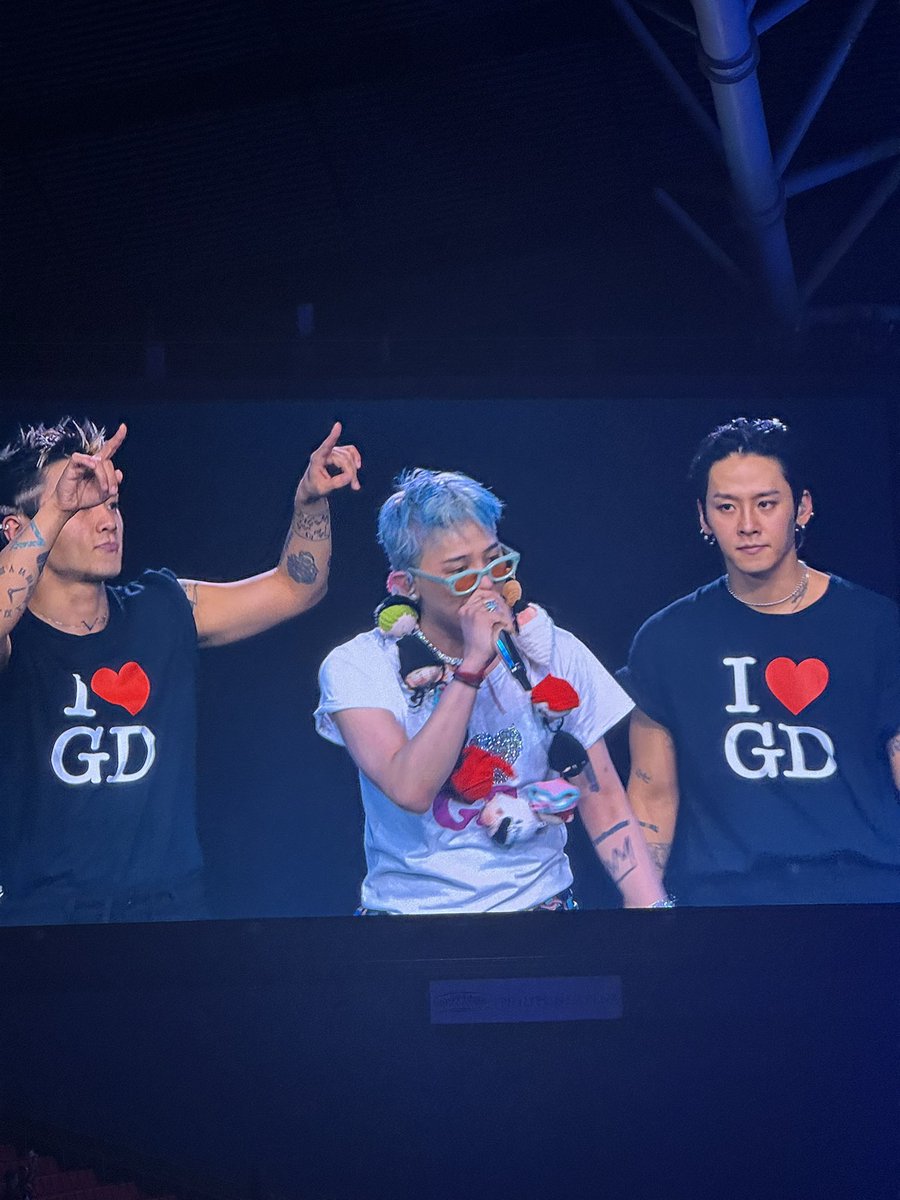 enaquitain's tweet photo. Kwon triplets 🥰

#GDRAGON_ÜBERMENSCH 
#UbermenschInBulacan https://t.co/ACL6Jfo52t