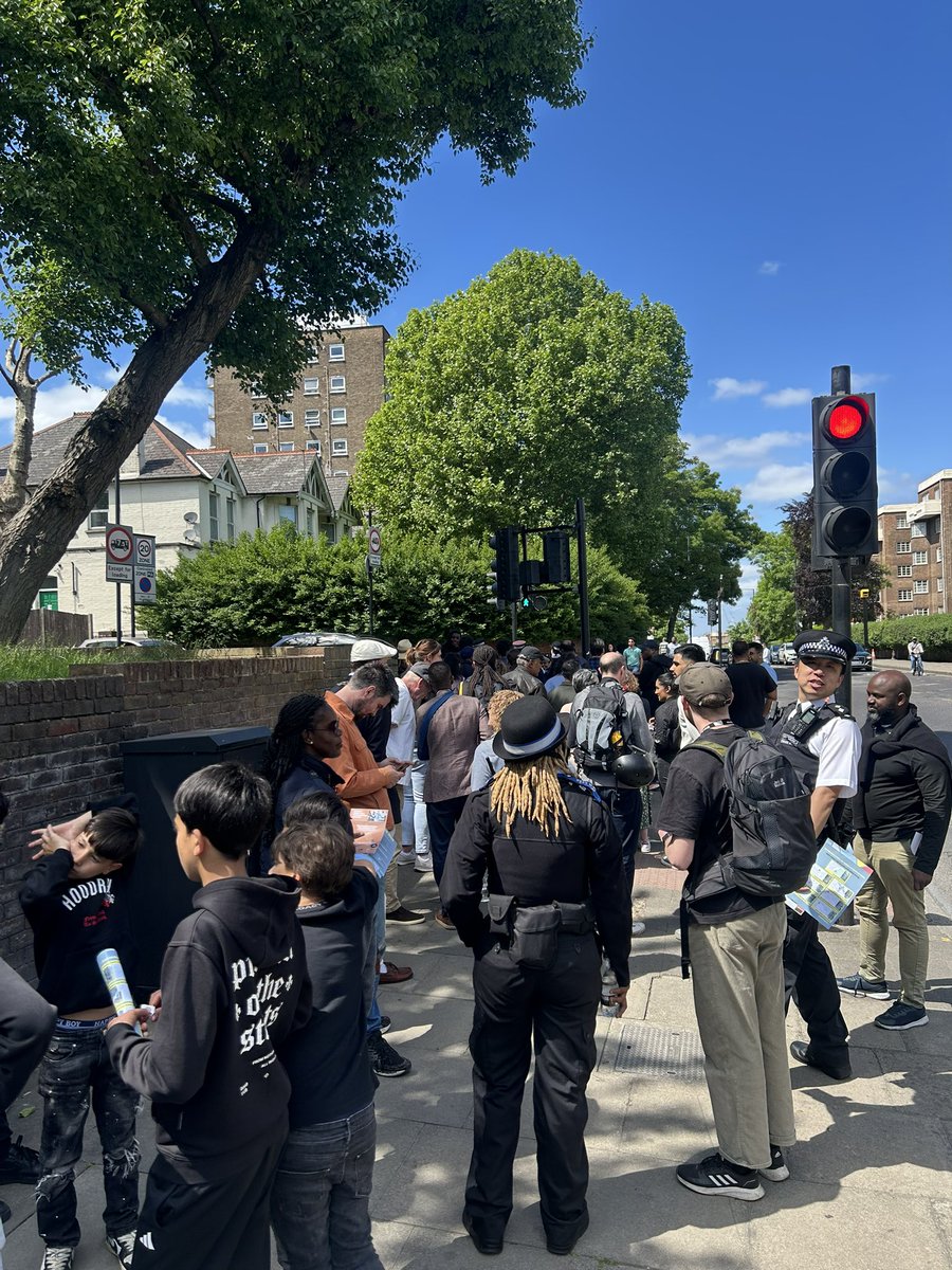 Too many young people have lost their lives in our community.

Today the community, local police, faith leaders &amp; Brent councillors organised a youth safety walk starting in Kilburn to say to young people - your safety matters and we will work together to protect you.