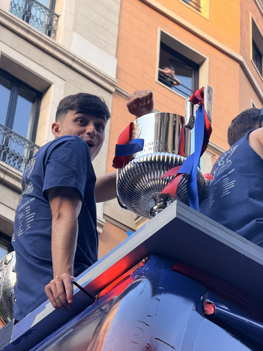 gerardromero's tweet photo. Una RUA ilusionante y emocionante 💙❤️ https://t.co/oZU9wOvenM