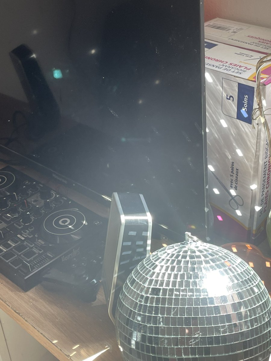 Chaydonart's tweet image. J’ai acheté une boule disco hehe