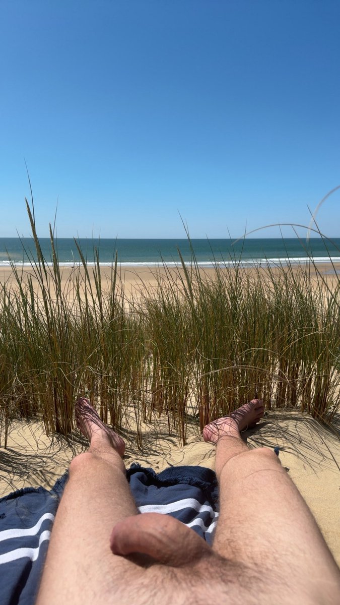 Je vais encore finir rouge tomate … Qui veut me rejoindre sur la plage près de La Rochelle pour une petite cuisson au soleil?