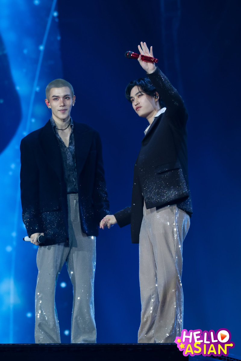 jeon_tax17's tweet photo. อยู่จับมือด้วยกันไปนานๆนะลูก❤️

GEMFOT LOVE IN THE AIR
#LOLFanFest2025D1
#GeminiFourth #เจมีไนน์โฟร์ท https://t.co/ZFQ1MrLKMS