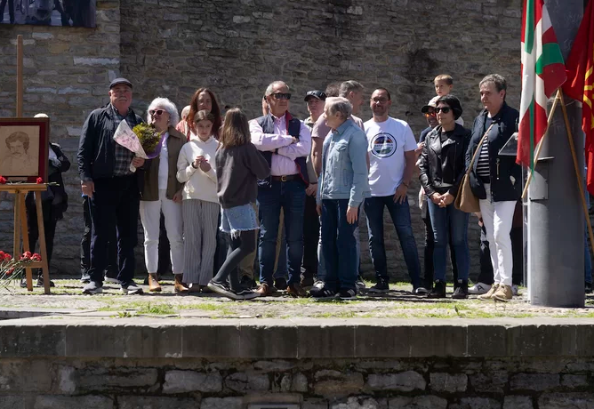 Egiari Zor pide reconocimiento para Jesus Mari Markiegi ‘Motriko’ y todas las víctimas de la violencia del Estado naiz.eus/eu/info/notici…
✍️ <a href="/SierraAlaia/">Alaia Sierra Aldekoa</a>