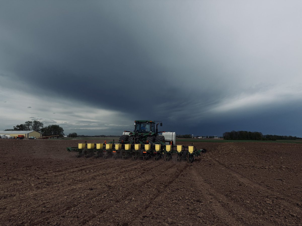 Raced the rain on this one! 

The planter won and it’s one more field done! ☑️💧🌧️