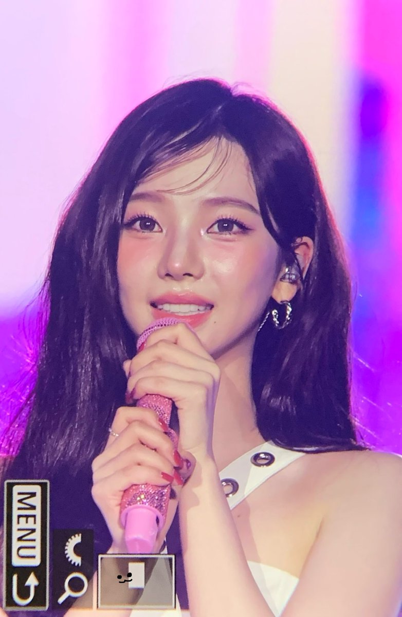 ae_min1406's tweet photo. 250517 카리나 슈퍼팝✨

#에스파 #aespa #유지민 #KARINA #エスパ #カリナ #슈퍼팝 https://t.co/CqHwiJN71p