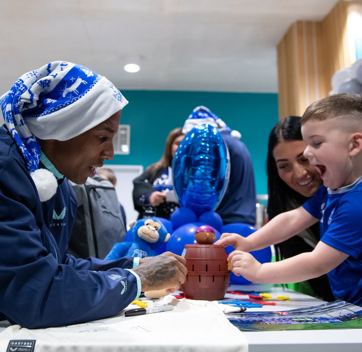 Everton (@everton) on Twitter photo ๐ An impact and influence that lived up to a glistening CV. Your experience, leadership and versatility all proved invaluable throughout your two years in royal blue.
Thank you, <a href="/youngy18/">Ashley Young</a> ! ๐ An impact and influence that lived up to a glistening CV. Your experience, leadership and versatility all proved invaluable throughout your two years in royal blue.
Thank you, <a href="/youngy18/">Ashley Young</a> !