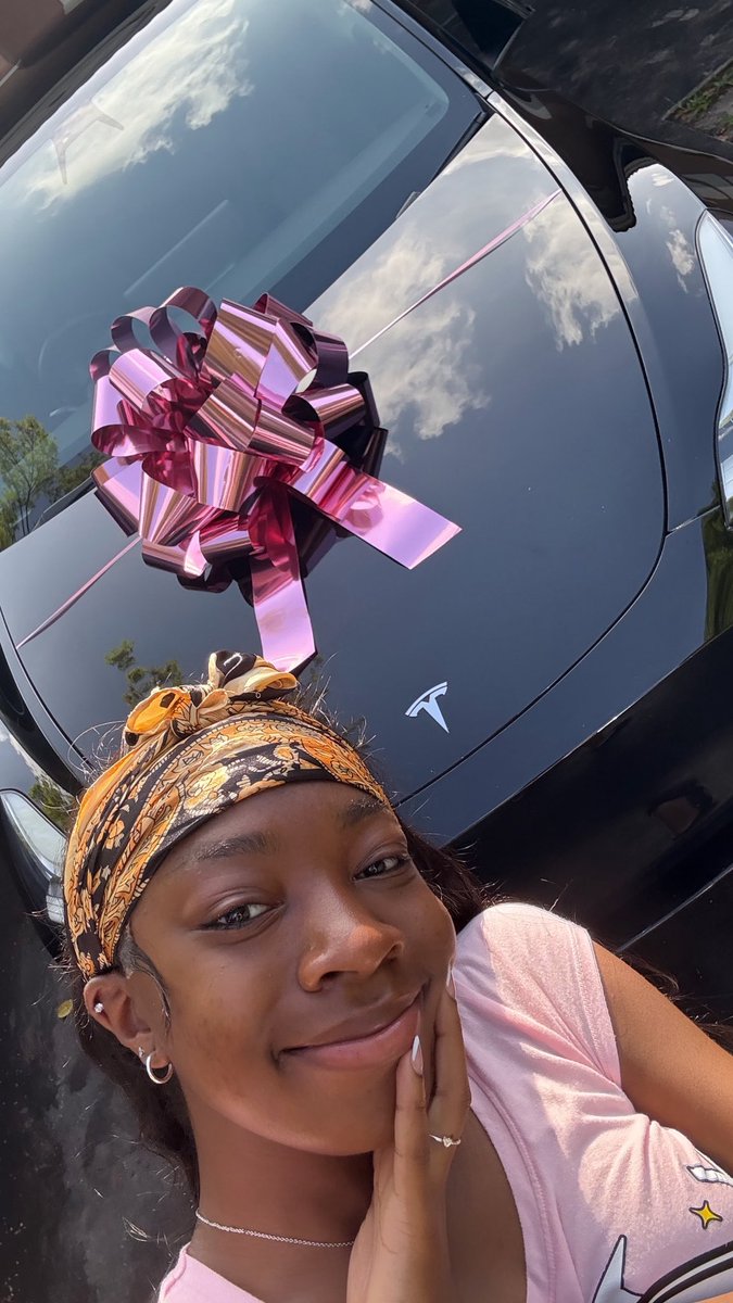 SariyahSimone22's tweet photo. TESIE GIRL๐ฅน๐ฅน๐ฅน๐ฅฐ๐ฅฐ๐๐๐#earlygraduationgift https://t.co/D0Xwf66As0