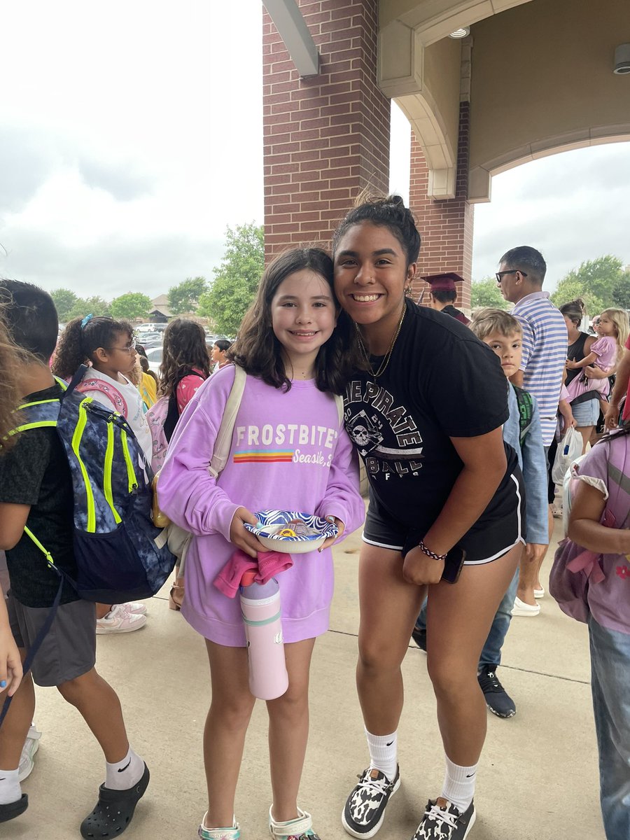 Fun morning yesterday at Whitt with friends, family, &amp; fans! 🥎🏴‍☠️#commUNITY #thewylieway #AHMO