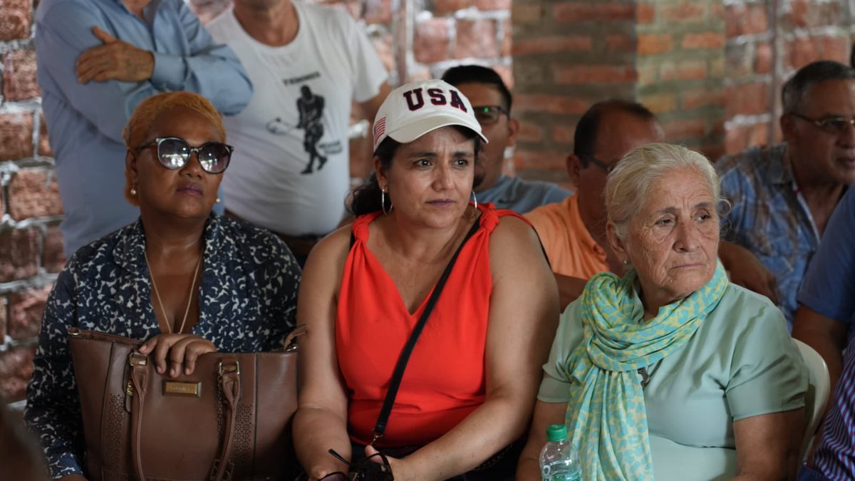 JuliaAnguloEc's tweet photo. 📍MANABÍ
Gracias a las organizaciones montubias que nos han recibido hoy para dialogar de las acciones territoriales que estamos ejecutando:

🟣 Infraestructura comunitaria
🟣 Proyectos productivos
🟣 Programas de capacitación
🟣 Fortalecimiento de la identidad cultural montubia https://t.co/PJLZoZZToE