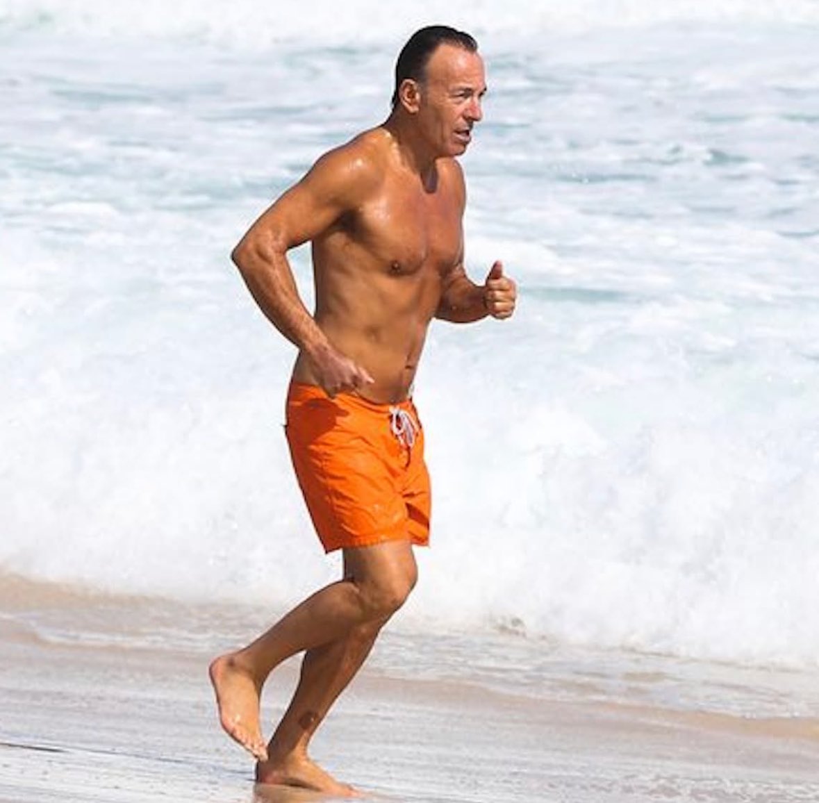 AnnieForTruth's tweet image. Hey Donny, look at Bruce! Who’s the “dried up old prune” now?