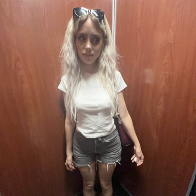 sharonslom's tweet photo. #NewProfilePic https://t.co/70VvMXdiTN