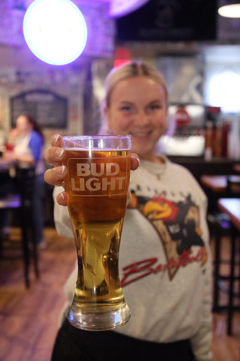 To the KU Class of 2025—Congrats, Grads! 💙❤️ We’re honored to have been your go-to spot for late-night bites, midterm study breaks, and post-exam celebrations. You put in the work, and now it’s time to celebrate BIG. Rock Chalk forever—#RockChalk #JeffersonsLawrence #graduation