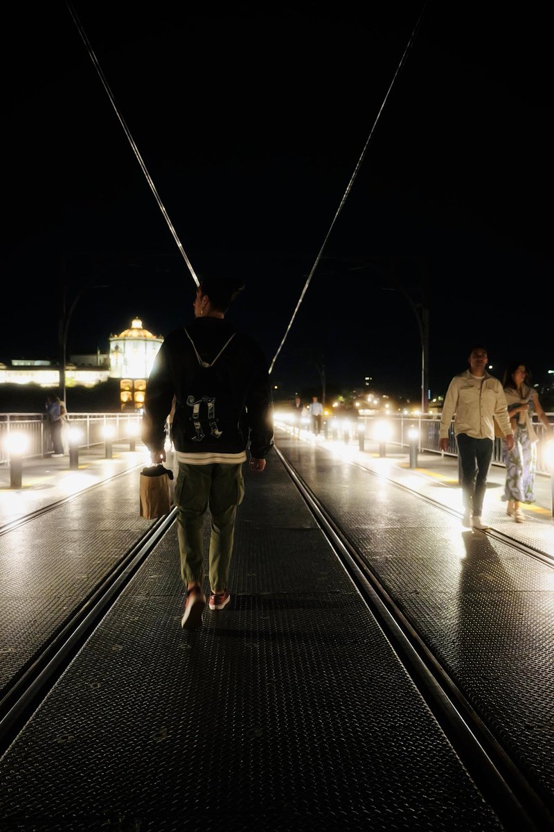 Viajesinho a Oporto completado🇵🇹🔥
Todo super bonitinho y agradable 
Esta semana que viene os enseño cosinhas en directo con las energías cargadas🔋😘

#travel #streaming #twitch #Portugal