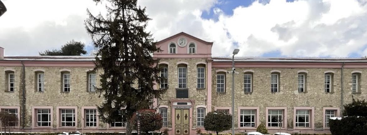 İstanbul Sabahattin Zaim Üniversitesi rektörü Prof.Dr.Ahmet Cevat Acar, Prof.Dr.Kamil Yılmaz hocamızı dün ziyaret ettim.  Prof.Dr.Hayrettin Akkaya hoca ile görüştük. II. Bayezid’in vakfettiği arazide II.Abdülhamid ziraat ve baytar mektebi açmış, şimdi güzel bir vakıf üniversitesi