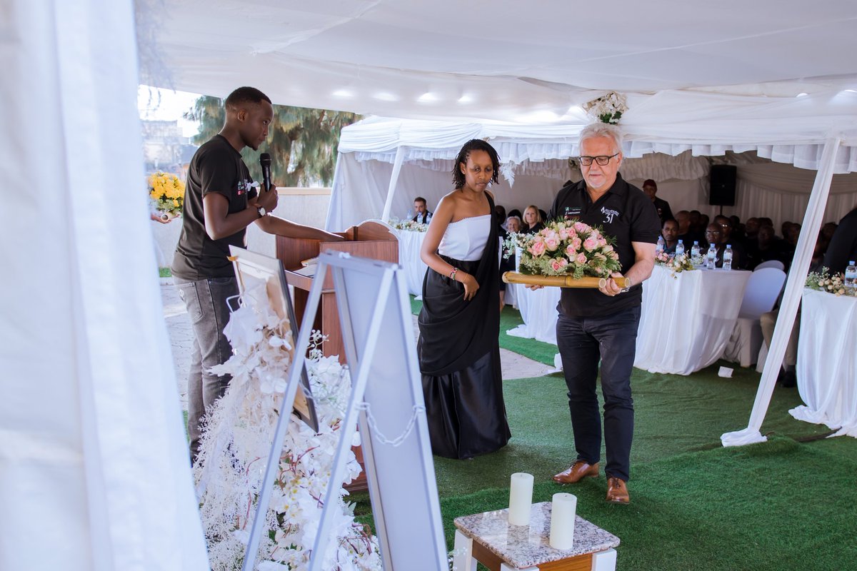 And yesterday afternoon, we remembered the <a href="/KipharmaRwanda/">KIPHARMA</a> and <a href="/AgrotechRwanda/">AGROTECH</a> staff that were killed during the #GenocideAgainstTheTutsis in 1994, together with their relatives and local authorities
#Kwibuka31 #NeverAgain #Rwanda