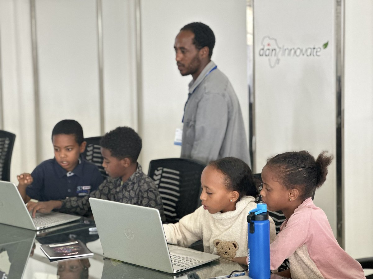danhailuend's tweet photo. dan ! 

እየተዋወቁ እየተግባቡ እየተጋገዙ ነው። https://t.co/AzbjiPAlU1