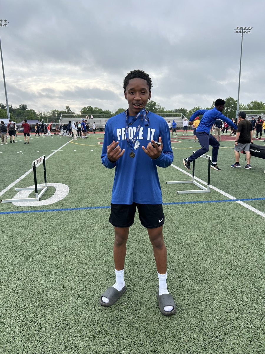 🥉 🏆 Julian Samuels with a big PR of 20-0.75 in the Long Jump to place 3rd at CJ I Sectional Champs 🥉 🏆