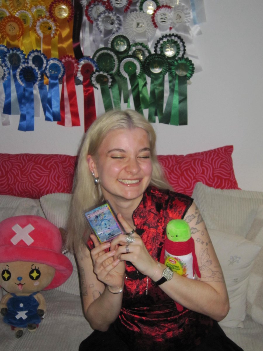 alithegata's tweet image. leben mit glaziola karte und hela plüschi &amp;lt;3