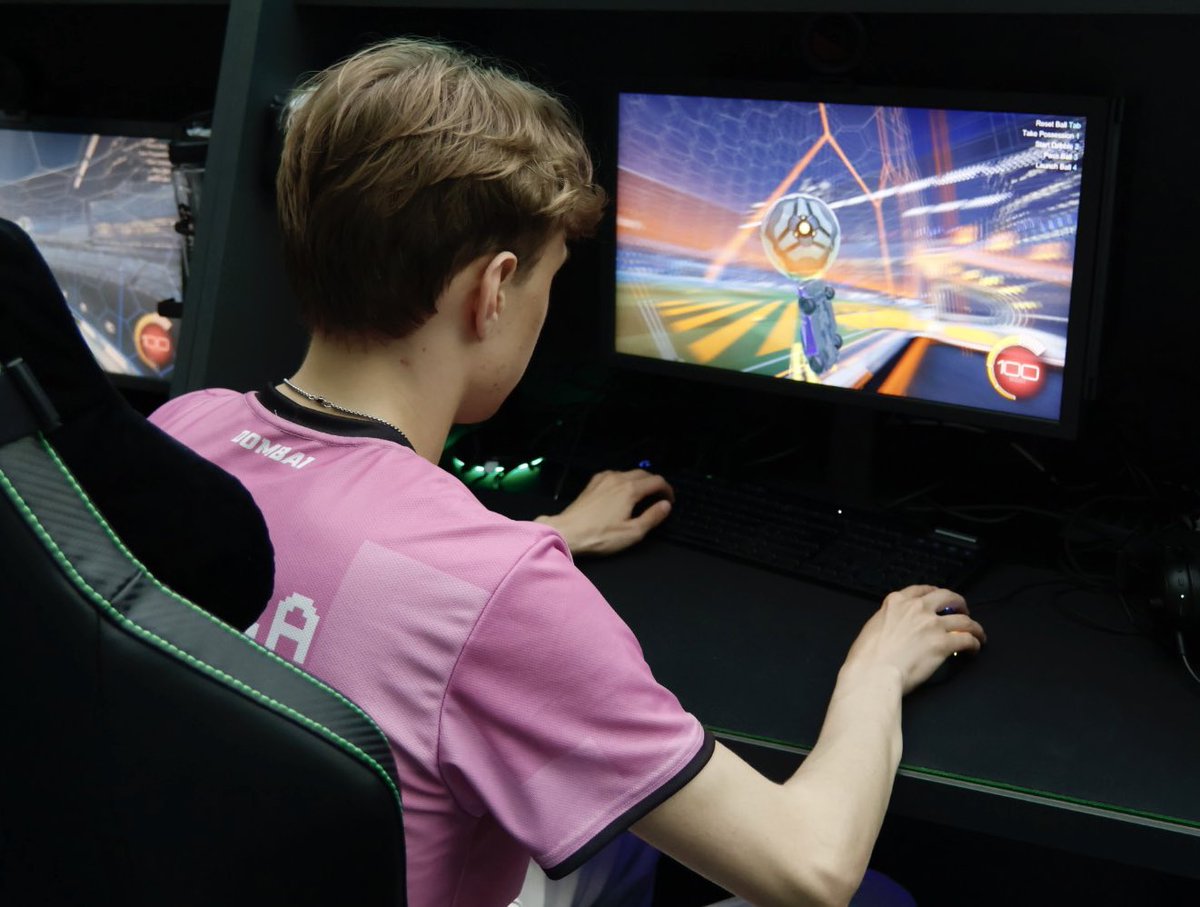 BERG (@esportberg) on Twitter photo DAS DUDLER-DUELL IM LOWERBRACKET🔥🔥
<a href="/AustrianForce/">Austrian Force willhaben</a> 🫨
twitch.tv/RivalRushRL
#AUFNBERG <a href="/RivalRushRL/">Rival Rush</a> DAS DUDLER-DUELL IM LOWERBRACKET🔥🔥
<a href="/AustrianForce/">Austrian Force willhaben</a> 🫨
twitch.tv/RivalRushRL
#AUFNBERG <a href="/RivalRushRL/">Rival Rush</a>