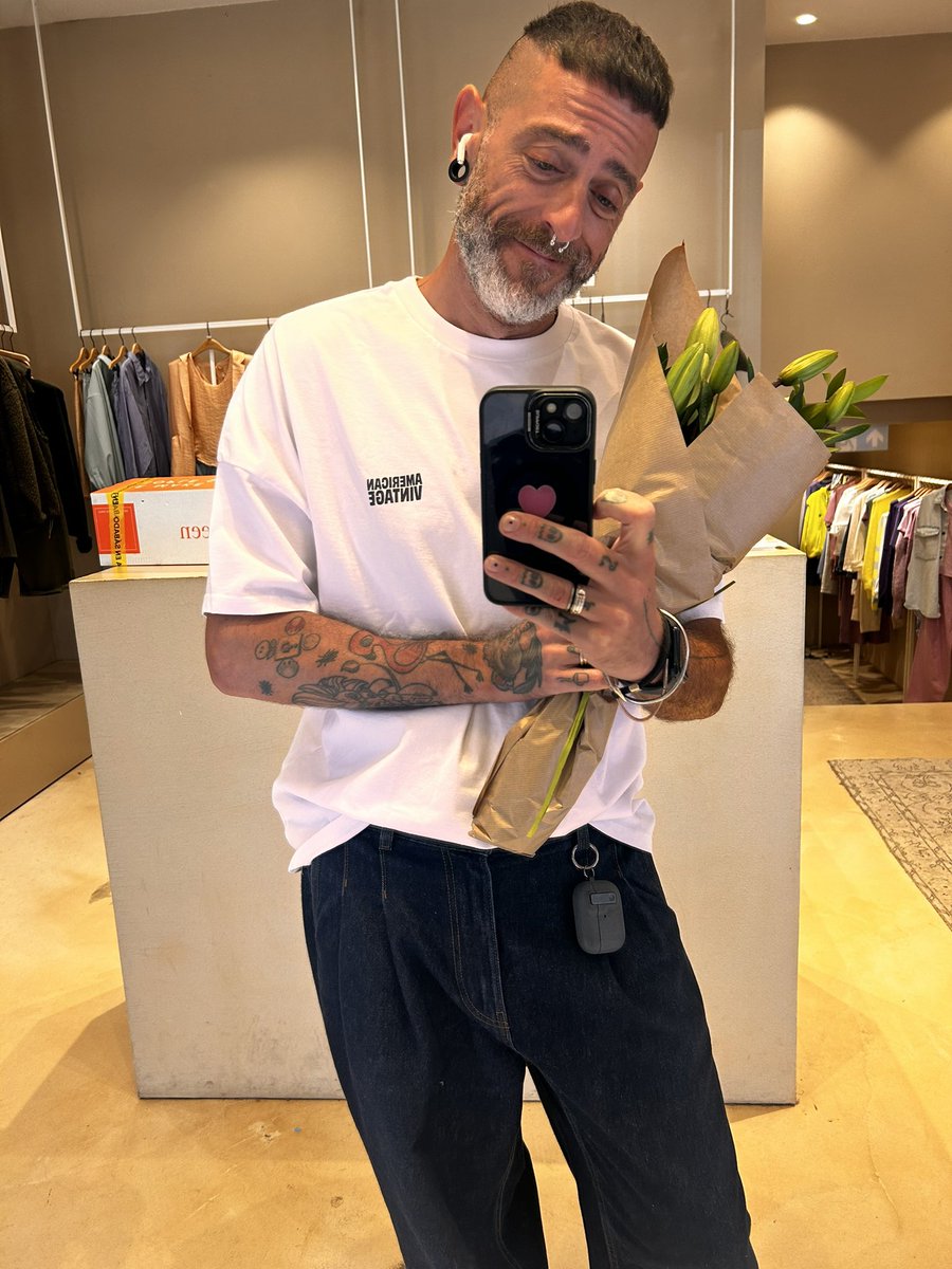 ibanarechabala's tweet photo. Cuando te regalan flores es Maravilloso.
Gracias por hacer de este día un GRAN DÍA.
Ahora a cosechar éxitos. https://t.co/XcN3jIdCJm