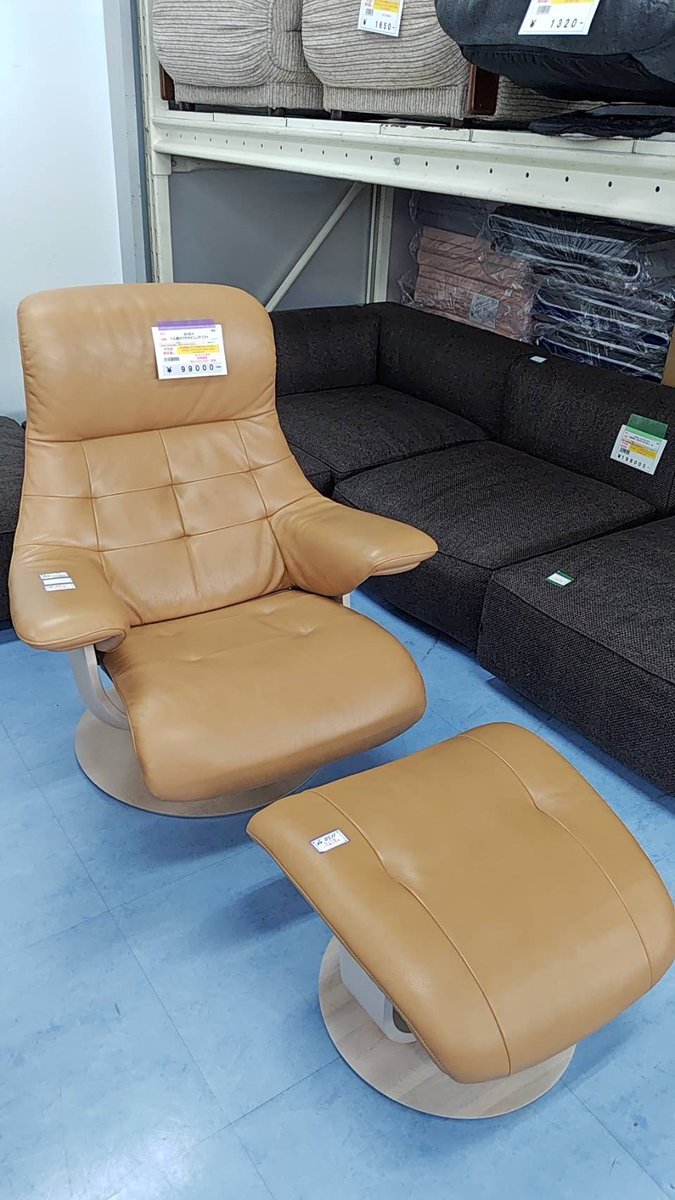 カリモク リクライニングソファ＋オットマンセット 参考価格30万円