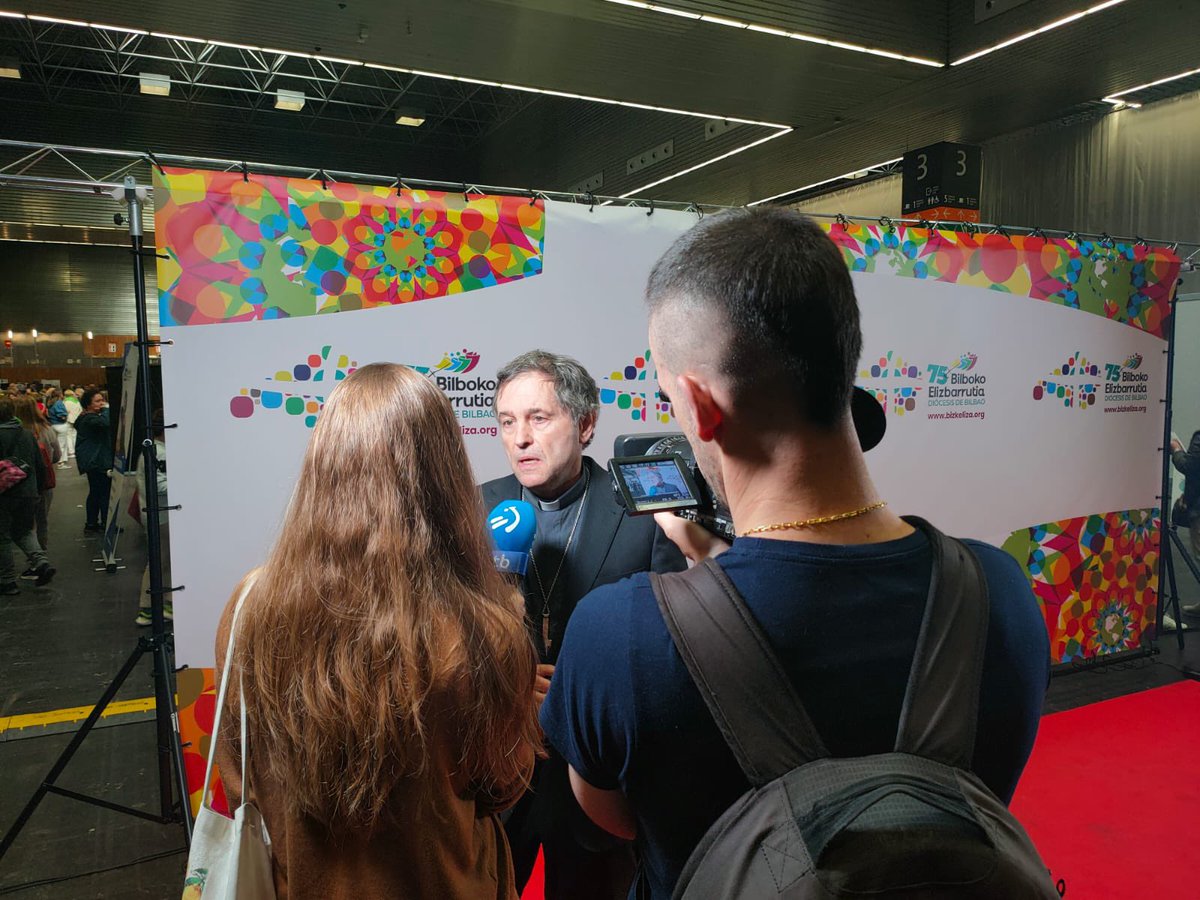 Goizeko irudi batzuk #BEC #EleizeaPlazara 

Algunas imágenes de la mañana en el #BEC #Eleizeaplazara