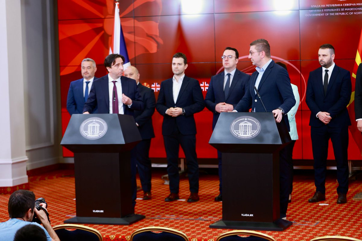 Proud to join Prime Minister <a href="/MickoskiHM/">Христијан Мицкоски</a> at <a href="/VladaMK/">Влада на Република Северна Македонија</a> this morning for a press conference on the announcement of the 🇬🇧🇲🇰 Strategic Partnership and Government-2-Government Agreement that will be signed in London next week. A landmark moment in the history of British – Macedonian