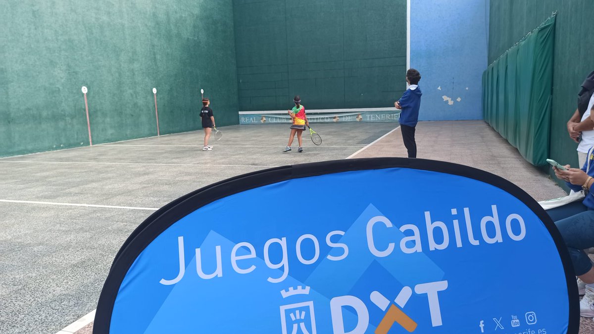 DXTenerife's tweet photo. El #frontenis disputa hoy su penúltima jornada de competición en los XXXVIII Juegos Cabildo, simultáneamente en los frontones del @CDAXII y @RCNTenerife
#JuegosCabildoTF #ActivaTuVida #PersonasActivas https://t.co/OQje6qatev
