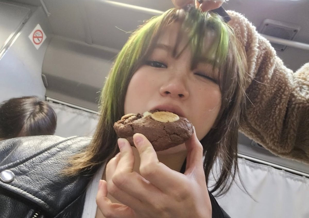 le sserafim pics tweet media