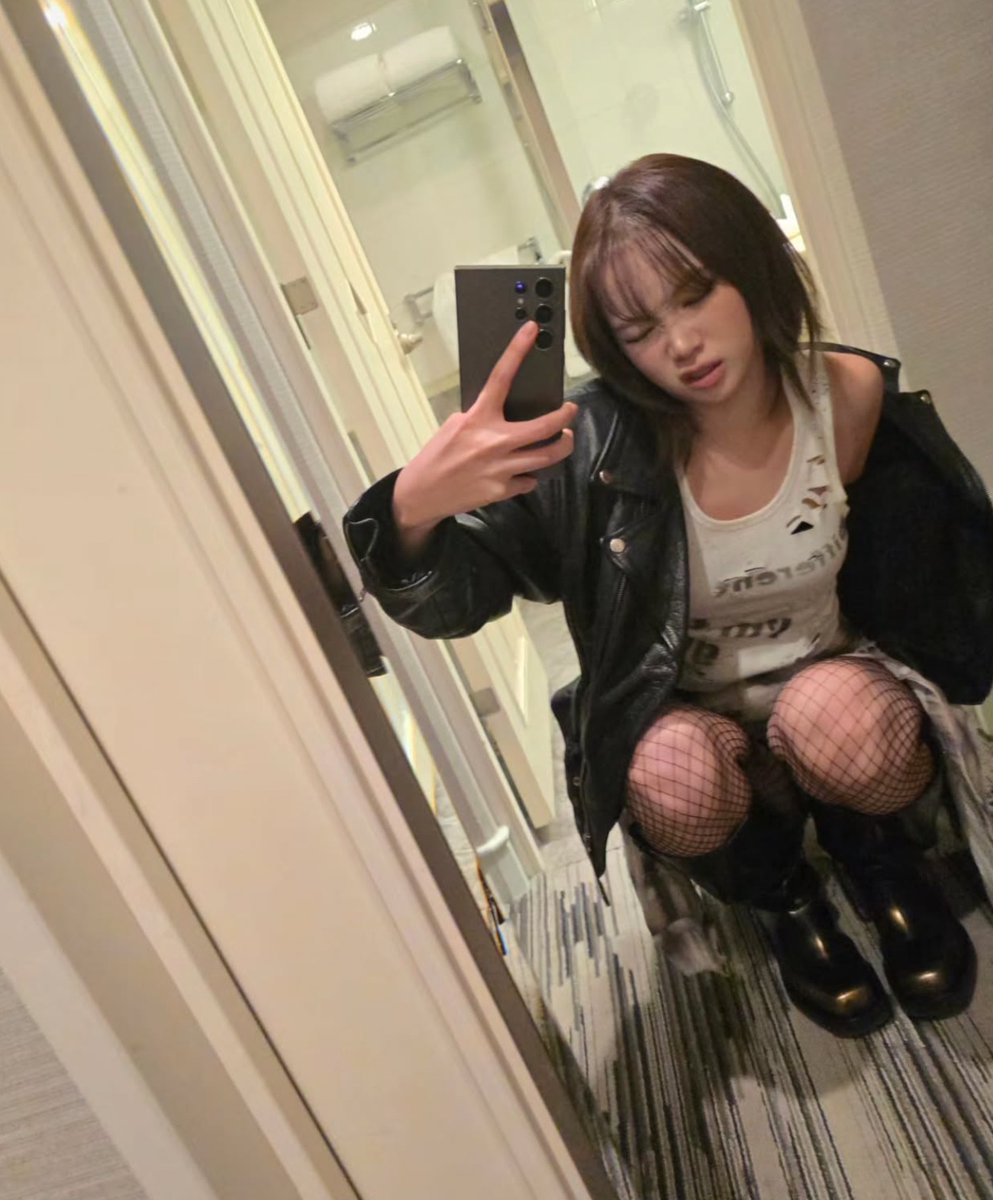 sserapics's tweet photo. CHAEWON INSTAGRAM UPDATE https://t.co/Yb0AoxBLlw