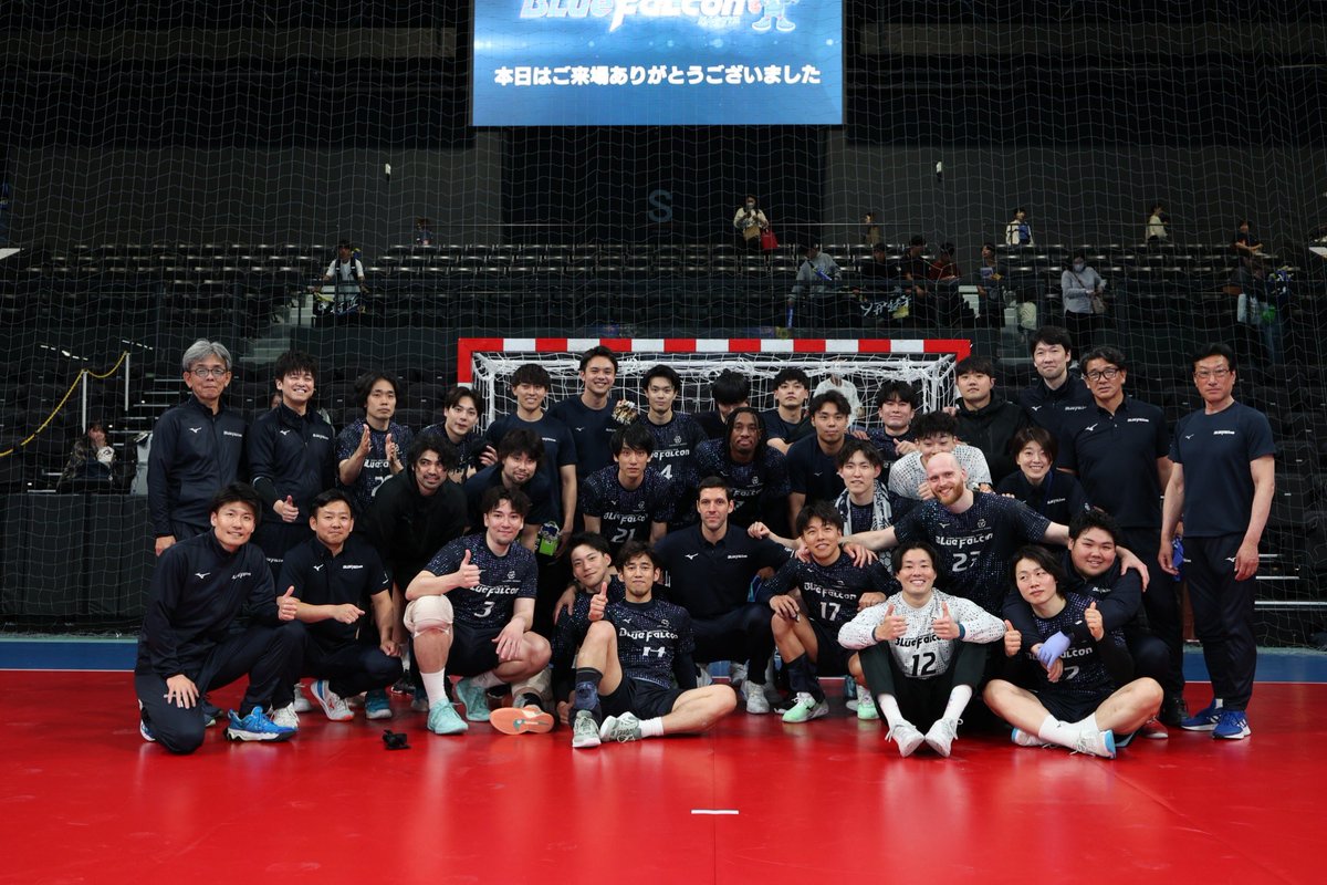 Last home game WIN!
One more to go and finish the regular season!
#vamos