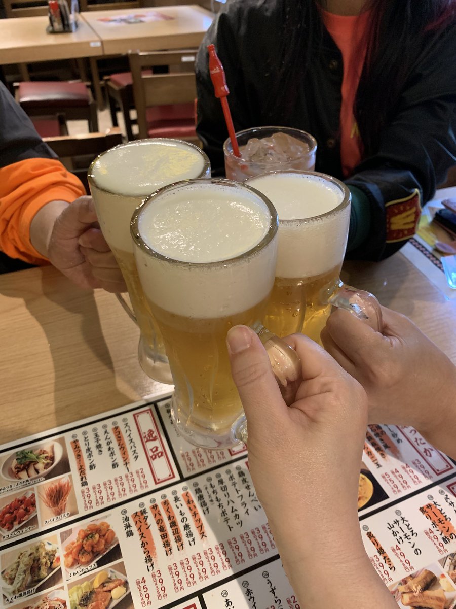 Ry1tvYOWeb2M2za's tweet photo. 5月8日
NHKホール
ライブはもちろんカッコよくて最高だったけど、ワニ友さんたちとのラ前のビ美味しすぎた！
365酒場、お安いのにほんと美味しくて、お店のお姉さんも良い人だった！
花キューピットさん、カーネーションありがとうございました！
#WANIMA
#SNSTOUR https://t.co/xpx9DCWfLn