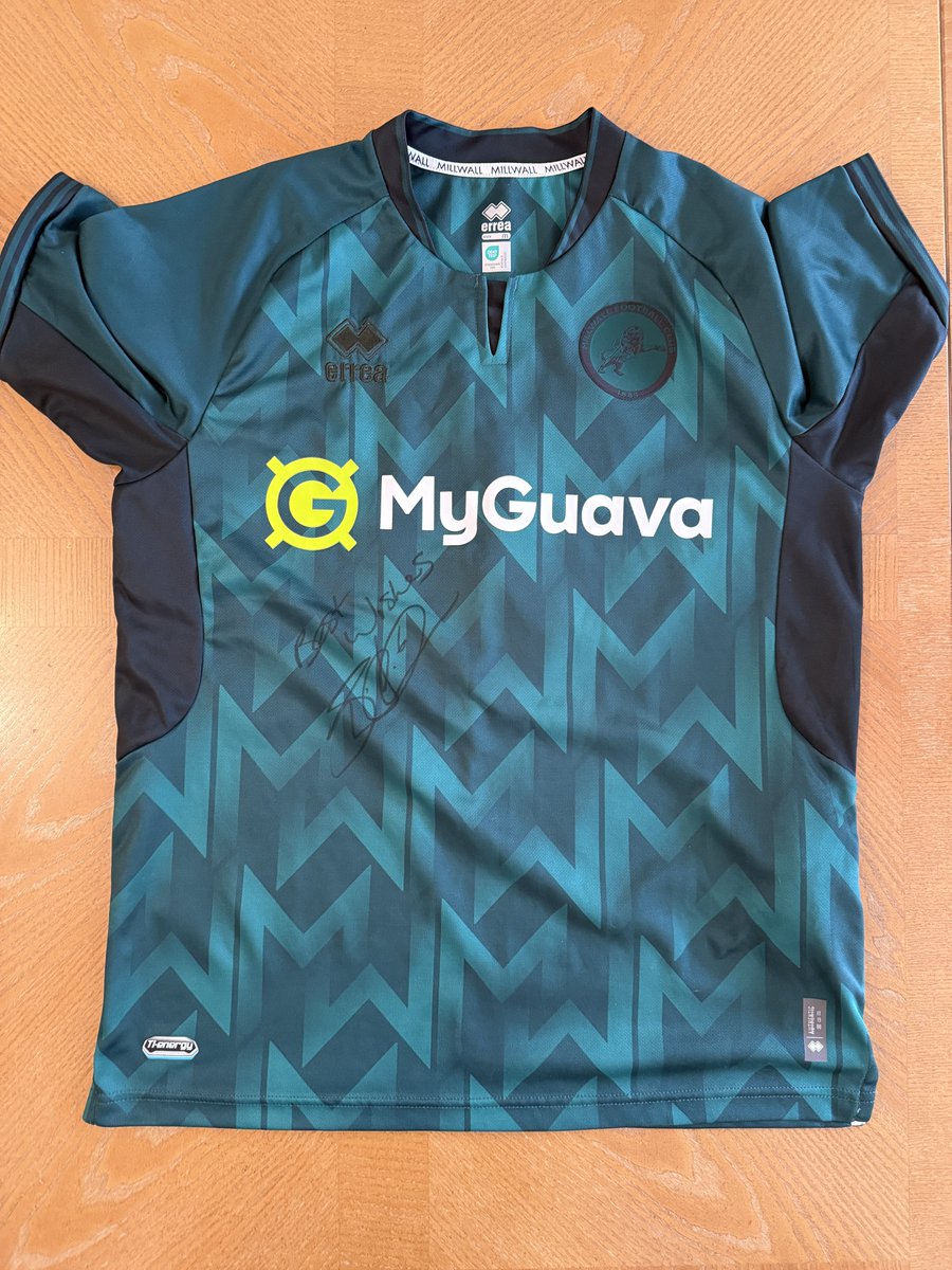 philclarke0170's tweet image. The great man that he is @shaunywilliams6 signed both shirts he wore in the Lions Food Hub Cup. 
One was snapped up for £200 on the night the other is available to purchase with all £ going to @lionsfoodhub 
If you want the reverse of shirt signed too, it can be arranged. 

DM me…