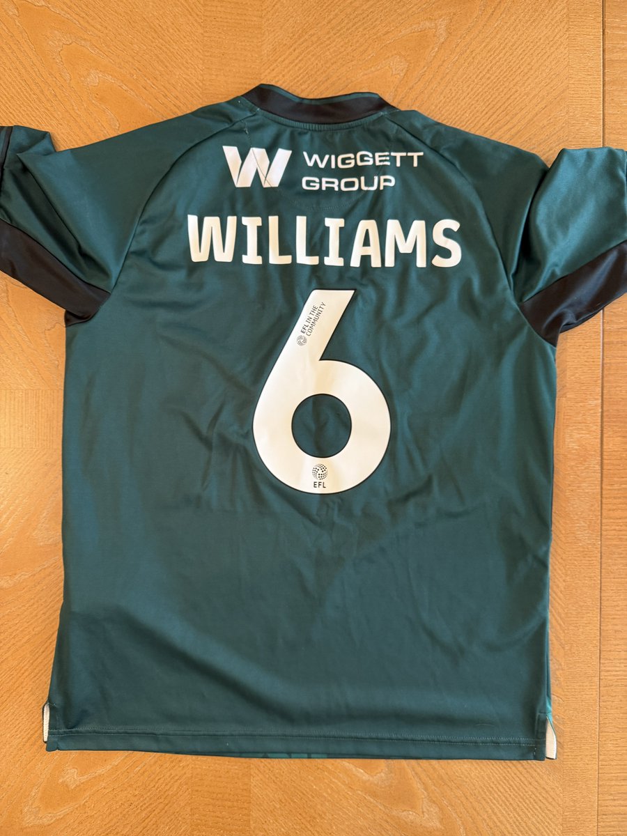 philclarke0170's tweet image. The great man that he is @shaunywilliams6 signed both shirts he wore in the Lions Food Hub Cup. 
One was snapped up for £200 on the night the other is available to purchase with all £ going to @lionsfoodhub 
If you want the reverse of shirt signed too, it can be arranged. 

DM me…