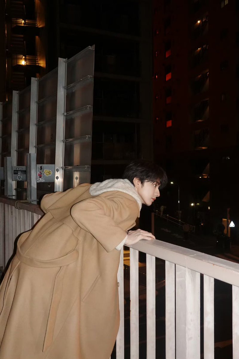 dramapotatoe's tweet photo. #LinYi’s studio shares new snaps and vid https://t.co/d7it0WNVMz