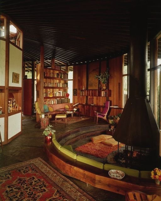 itsRomBom's tweet photo. bring back sunken lounges https://t.co/kmQxagUCk8