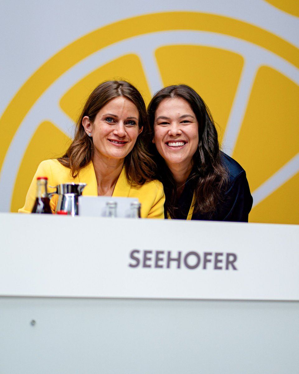 Für uns im @FDP-Präsidium: <a href="/SeehoferSusanne/">Susanne Seehofer</a> 💛

Wir gratulieren Dir herzlich zur Wahl und wünschen Dir viel Erfolg bei den anstehenden Aufgaben. Besonders freuen wir uns auf die enge Zusammenarbeit mit Dir, um unsere FDP wieder nach vorn zu bringen. 🚀

📸 Christopher Altenhof