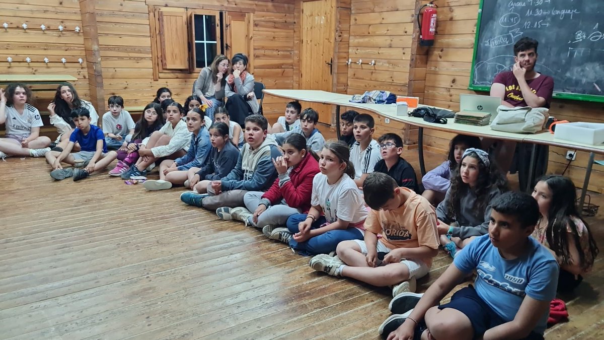 ceip_fcovitoria's tweet photo. Pues con la velada de ayer, damos por concluidas las #RutasCAL 24_25. Toda una experiencia de convivencia y aprendizaje.
Gracias @educaciongob por permitirnos vivirla. https://t.co/XqfLj4KswE