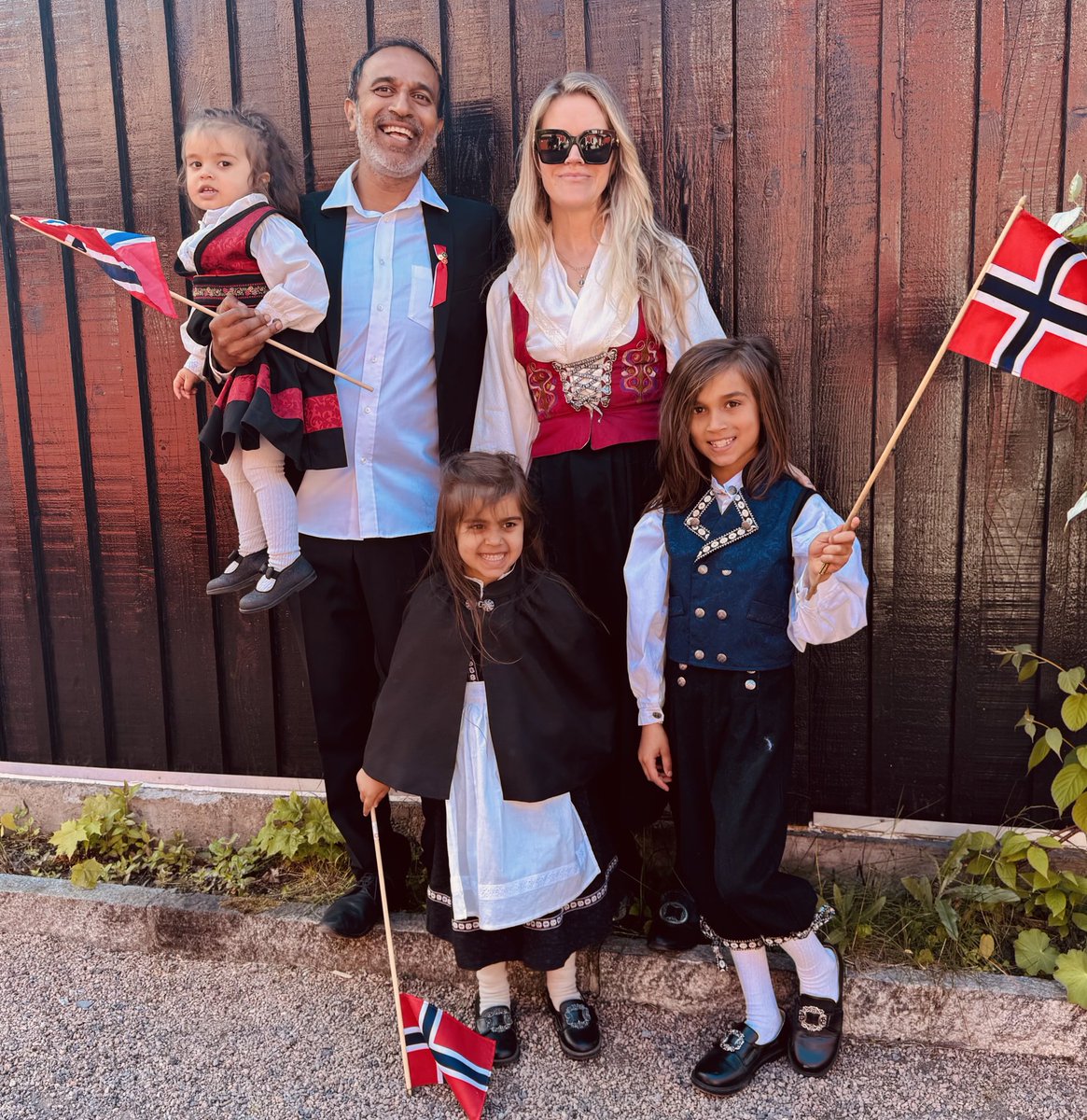 #GratulererMedDagen #17mai #oslove #SnartNorskStatsborger #Norge #HappyConstitutionDay #Norway #17May 

So nice to celebrate with the rest of #Oslo #NordicLife for our #IndoSwedishAngloNorwegian family