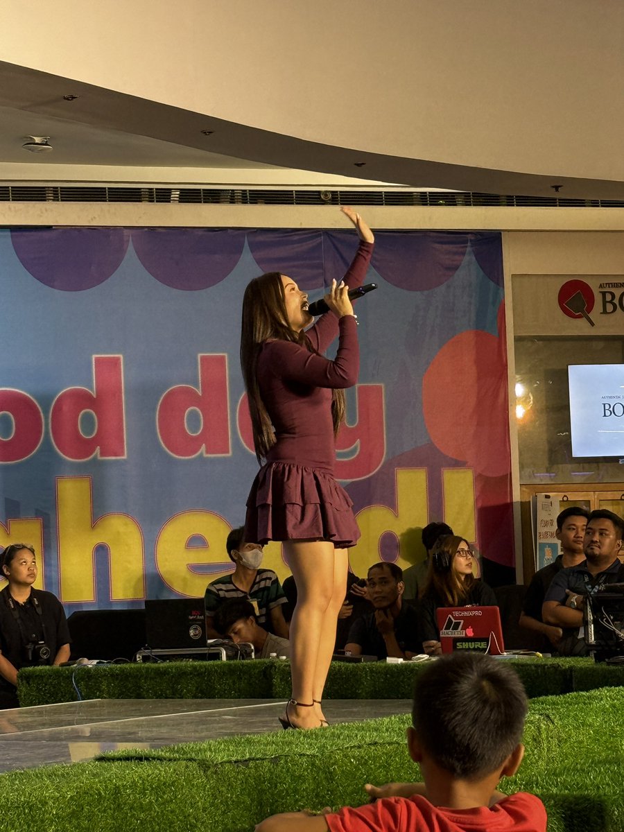 StarMusicPH's tweet photo. #KoletteMadelo performs here at SM City Valenzuela for the #OnlyWeKnow mallshow! ✨

#StarCinema #StarMusicPH https://t.co/0nJk8oK5AO