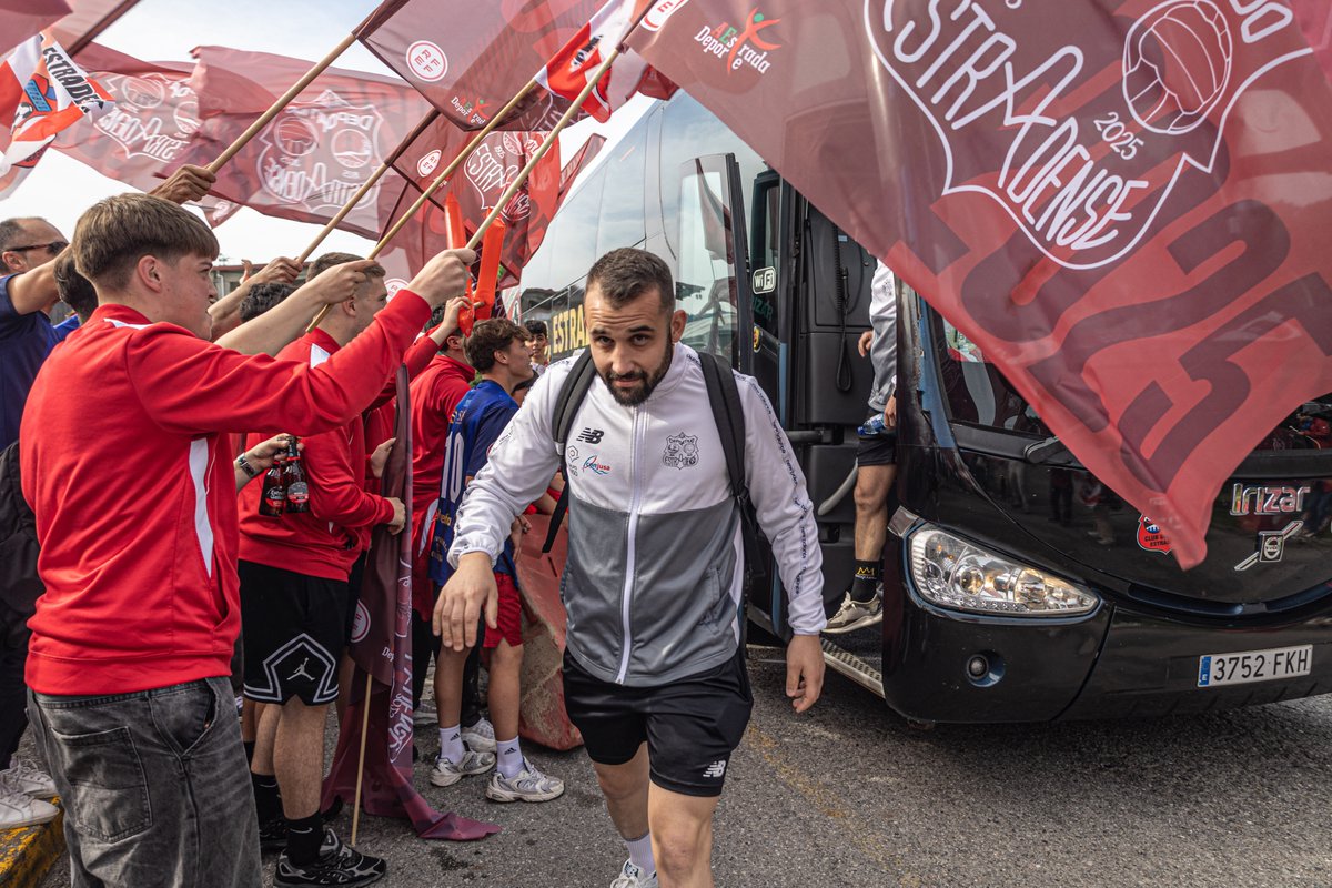 CD_Estradense's tweet photo. I-M-P-R-E-S-I-O-N-A-N-T-E. Grazas

#NoiaCFCDEstradense

🔴⚪🔴⚪

#apuestradense #cdestradense #vamosrojillos #aestrada

📸 @iamjesusfigueroa /
@filmatefoto https://t.co/GrVbCRjVG9