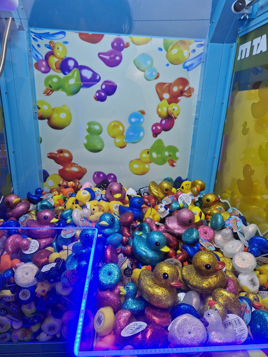 KatiesDisorder's tweet image. What colour glitter duck should I go for? 🤔🤣🦆🪙 #arcadefun