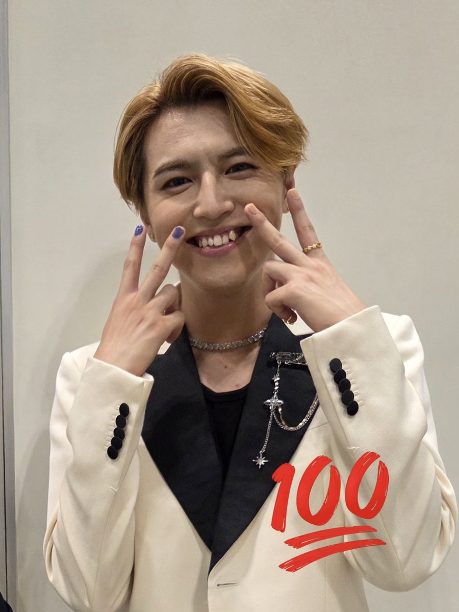 鏡に映した言葉さん tweet media