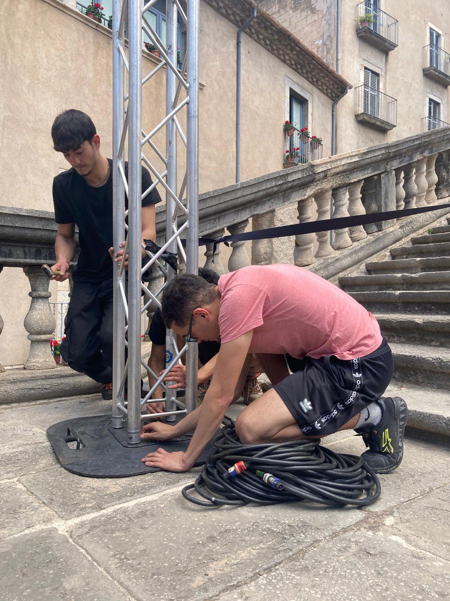 Link Produccions (@linkproduccions) on Twitter photo Els nostres hands han estat donant un cop de mà al muntatge de l’escenari de les escales de la catedral del <a href="/FestivalStrenes/">Festival Strenes</a> 🎸 Per aquí hi ha passat <a href="/elscatarres/">ELS CATARRES 🪂 PARACAIGUDISTES</a>, <a href="/sidonie_/">@sidonie_</a> i Albert Pla, amb totes les entrades exhaurides.
Gràcies per la confiança dipositada en #LinkProduccions! Els nostres hands han estat donant un cop de mà al muntatge de l’escenari de les escales de la catedral del <a href="/FestivalStrenes/">Festival Strenes</a> 🎸 Per aquí hi ha passat <a href="/elscatarres/">ELS CATARRES 🪂 PARACAIGUDISTES</a>, <a href="/sidonie_/">@sidonie_</a> i Albert Pla, amb totes les entrades exhaurides.
Gràcies per la confiança dipositada en #LinkProduccions!