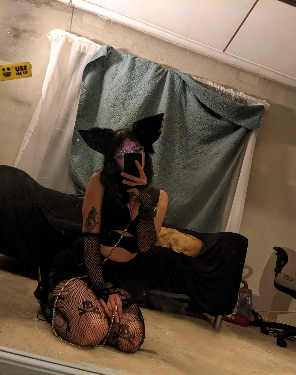 I promise to wait nicely if I get treats for it