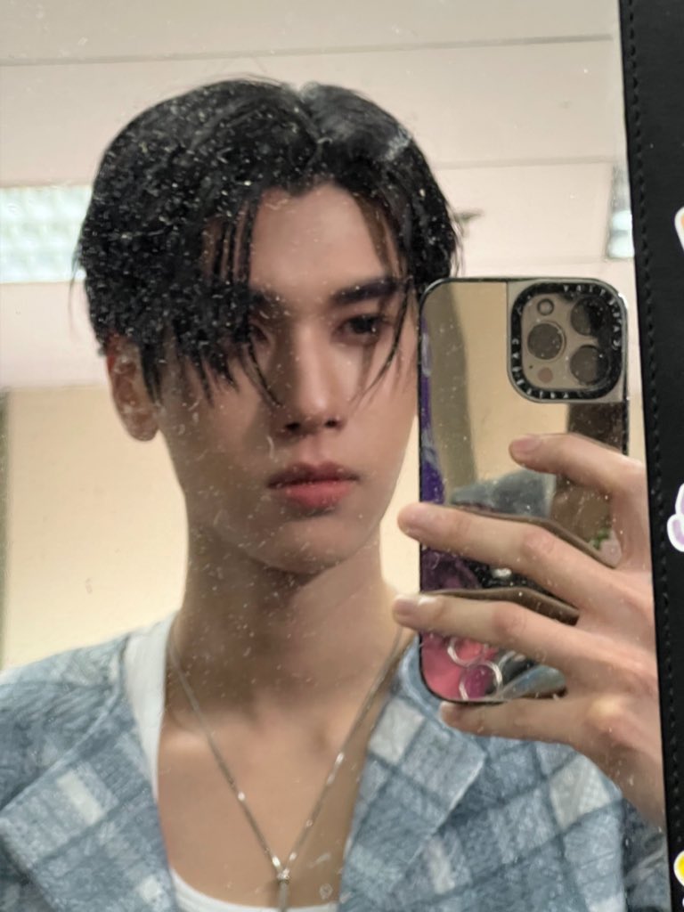 dunknatachai's tweet photo. See you soon 😘#LOLFanFest2025D1 https://t.co/RdPoaCY5fn