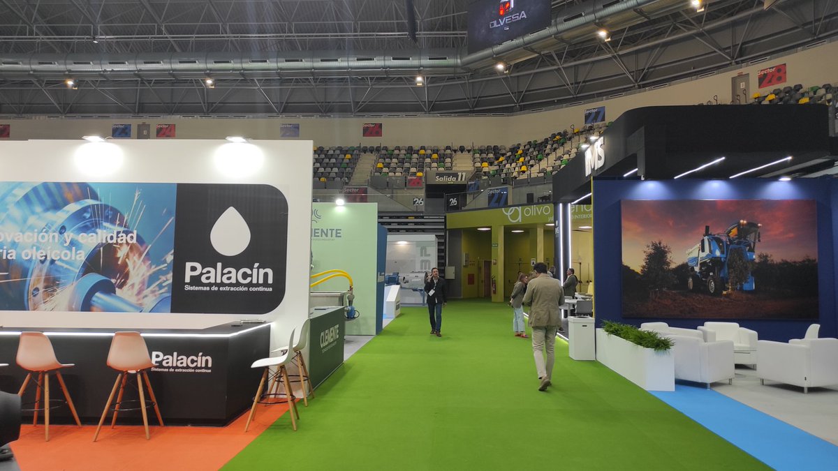 prosursl's tweet photo. Poquísima asistencia hoy sábado en @ExpolivaOficial zonas del pabellón cubierto con algo más de gente y en el Olivo Arena casi nadie. #MejorarExpoliva https://t.co/RT3K80qafH