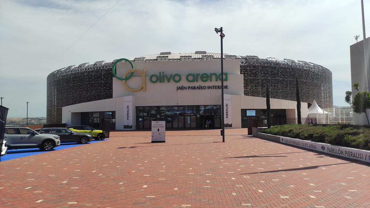 prosursl's tweet photo. Poquísima asistencia hoy sábado en @ExpolivaOficial zonas del pabellón cubierto con algo más de gente y en el Olivo Arena casi nadie. #MejorarExpoliva https://t.co/RT3K80qafH